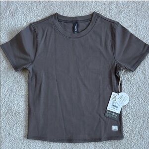 NWT Vuori Pose Fitted Tee